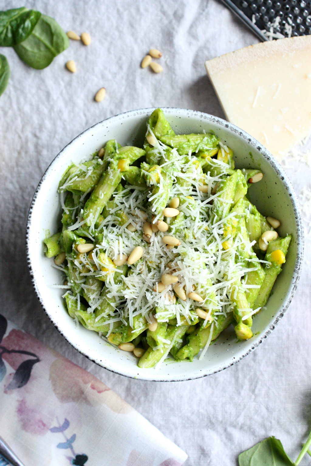 Creamy Spinach Avocado Pasta - Monday Sunday Kitchen