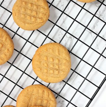Peanut Butter Shortbread Cookies on a baking rack.