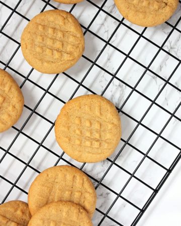 Peanut Butter Shortbread Cookies on a baking rack.