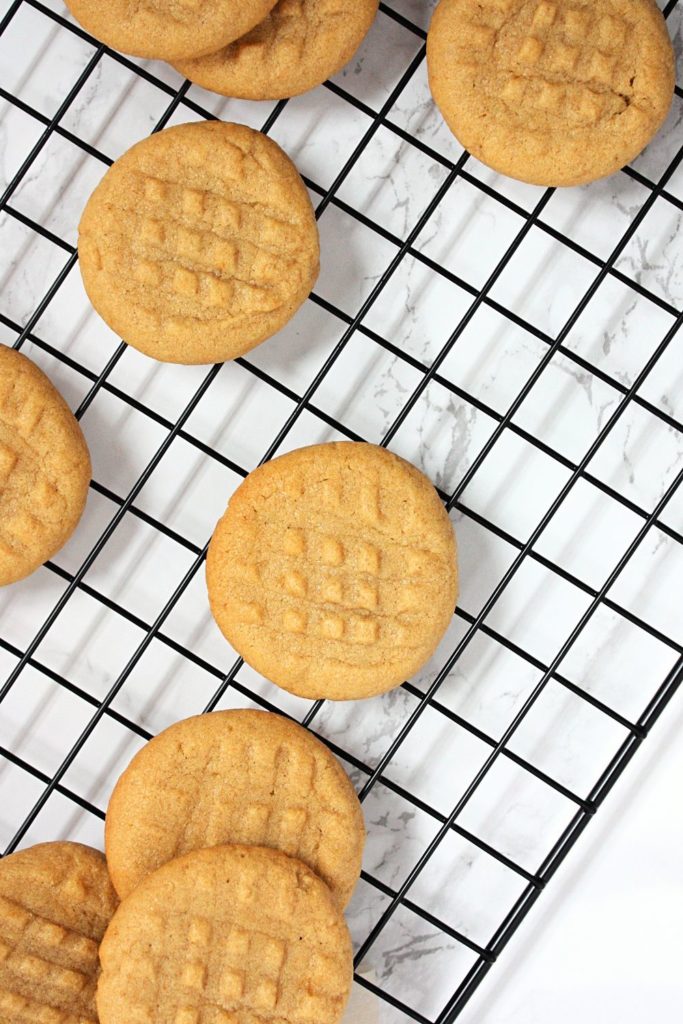 Peanut Butter Shortbread Cookies on a baking rack.